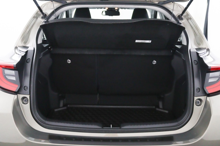 Toyota Yaris - 1.5 Hybrid 115 First Edition | Stoelverwarming | 24