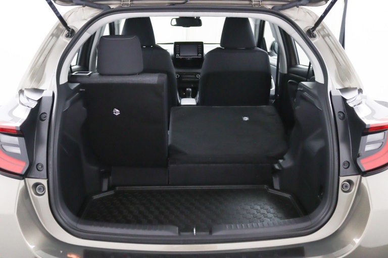 Toyota Yaris - 1.5 Hybrid 115 First Edition | Stoelverwarming | 26