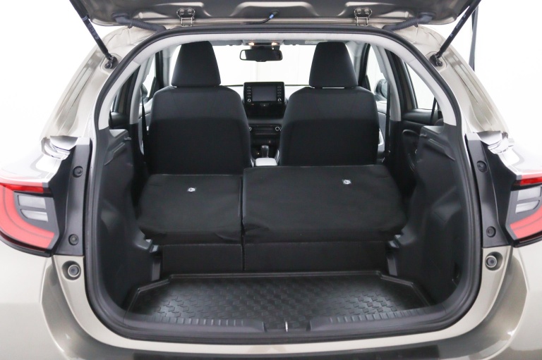 Toyota Yaris - 1.5 Hybrid 115 First Edition | Stoelverwarming | 27