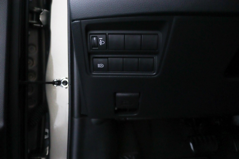 Toyota Yaris - 1.5 Hybrid 115 First Edition | Stoelverwarming | 30