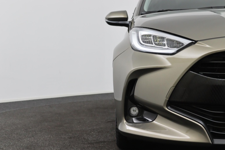 Toyota Yaris - 1.5 Hybrid 115 First Edition | Stoelverwarming | 35