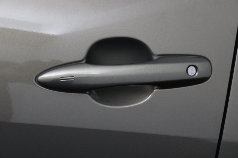 Toyota Yaris - 1.5 Hybrid 115 First Edition | Stoelverwarming | 38