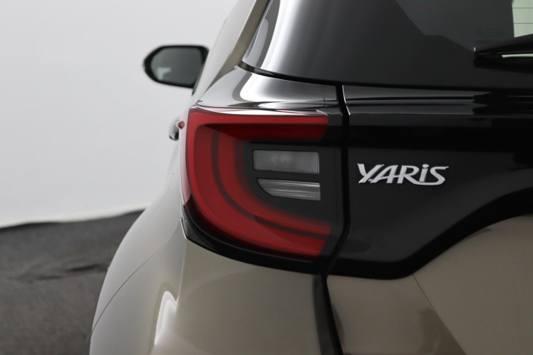 Toyota Yaris - 1.5 Hybrid 115 First Edition | Stoelverwarming | 39