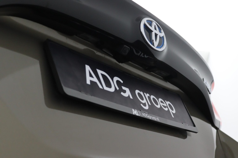 Toyota Yaris - 1.5 Hybrid 115 First Edition | Stoelverwarming | 40