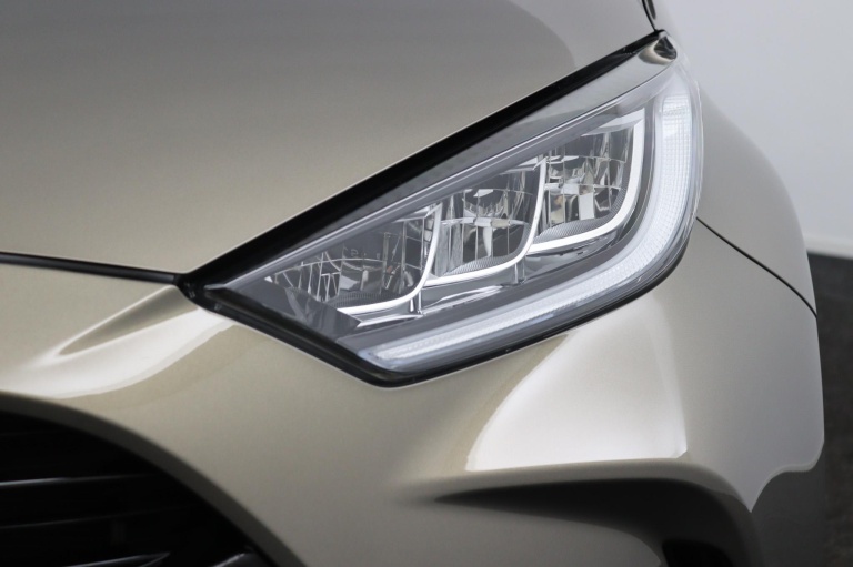 Toyota Yaris - 1.5 Hybrid 115 First Edition | Stoelverwarming | 45