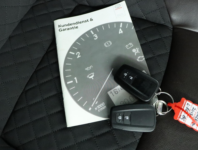 Toyota C-HR - 1.8 Hybrid Executive 11