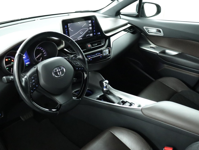 Toyota C-HR - 1.8 Hybrid Executive 67