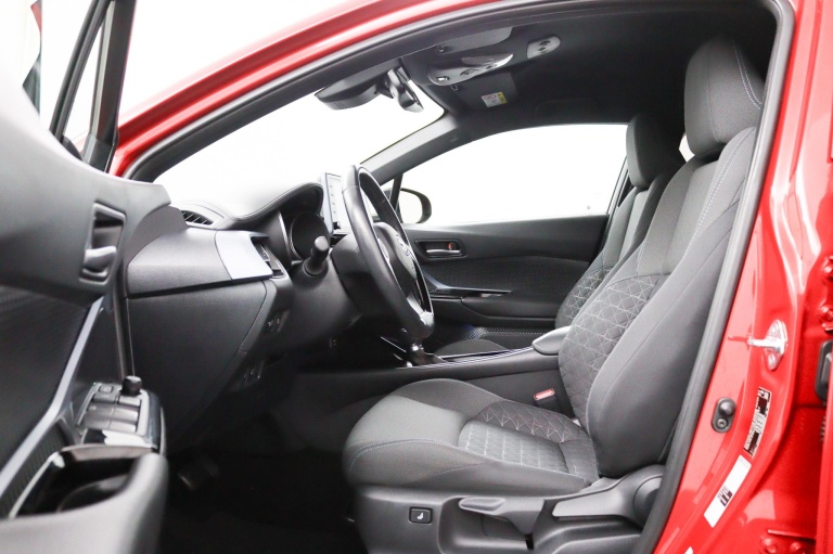 Toyota C-HR - 1.8 Hybrid First Edition | Stuurwiel Verwarming | 18