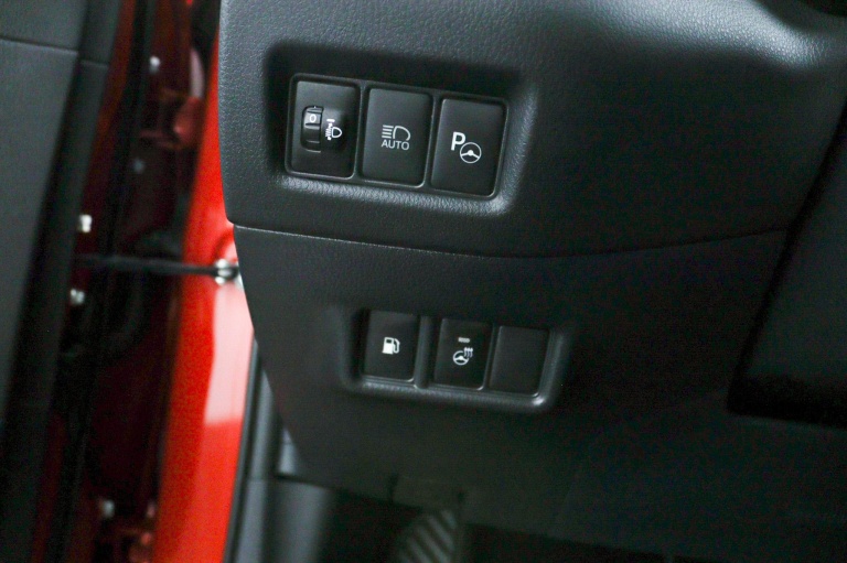 Toyota C-HR - 1.8 Hybrid First Edition | Stuurwiel Verwarming | 29