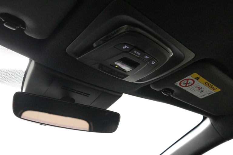 Toyota Corolla Cross - Hybrid 140 Style 32