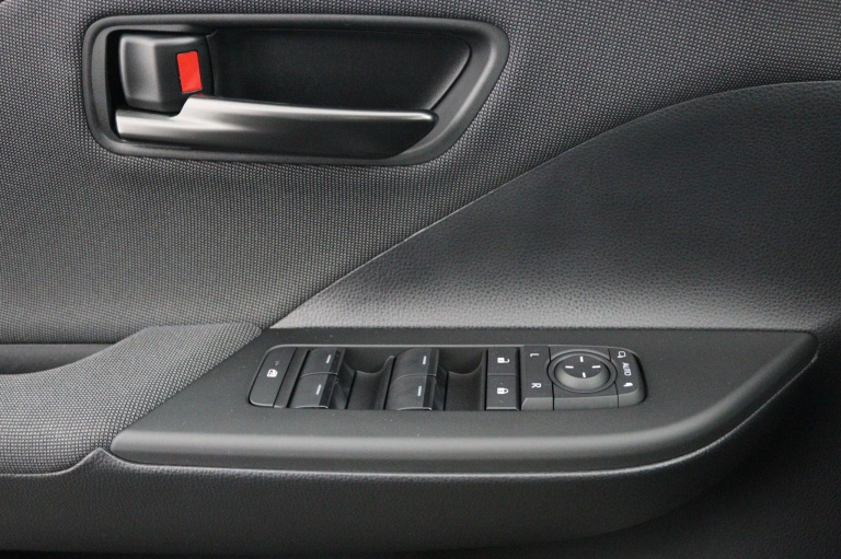 Toyota C-HR - 1.8 Hybrid 140 Dynamic 29