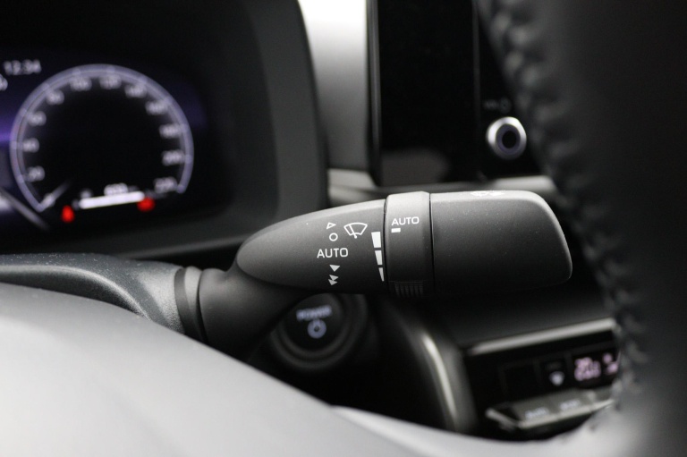 Toyota C-HR - 1.8 Hybrid 140 Dynamic 32