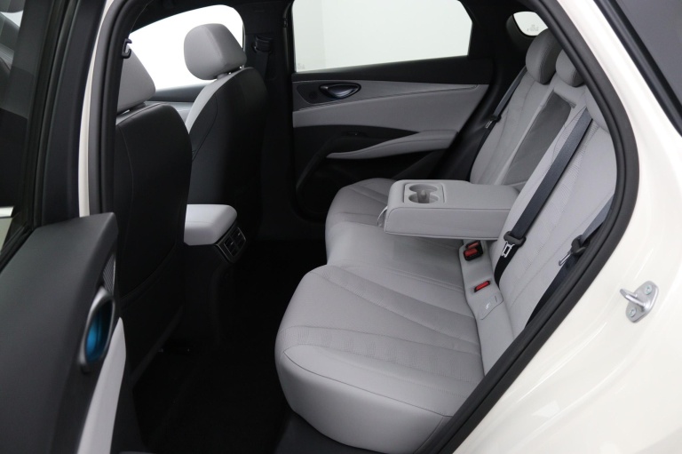 BYD SEAL 6 - DM-i Sedan Comfort Lite 31