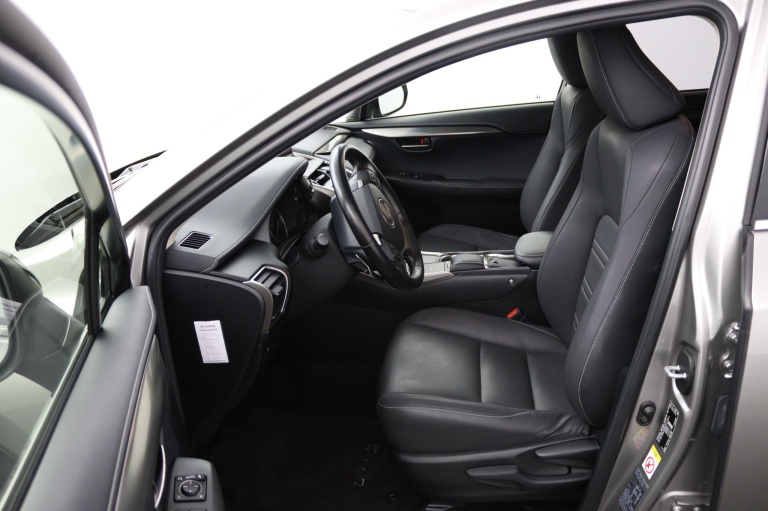 Lexus NX - 300h AWD Sport Edition 17