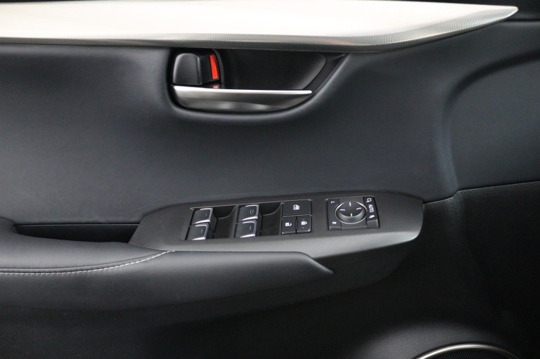 Lexus NX - 300h AWD Sport Edition 29