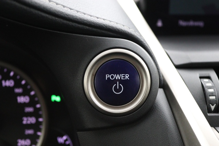 Lexus NX - 300h AWD Sport Edition 39