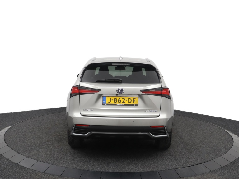 Lexus NX - 300h AWD Sport Edition 44