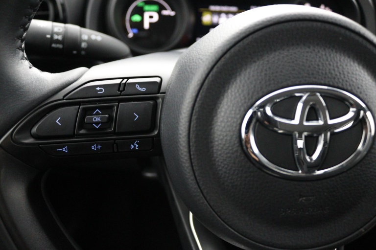 Toyota Yaris - 1.5 Hybrid Dynamic 19