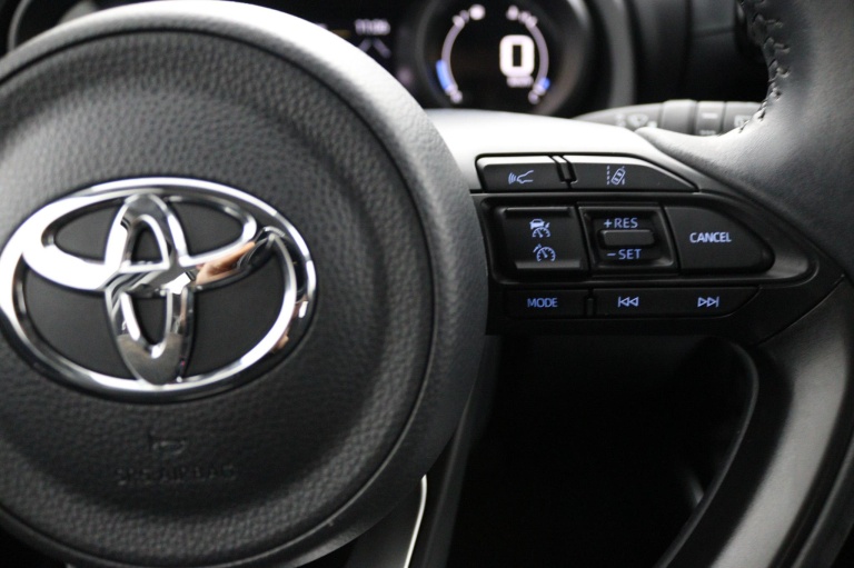 Toyota Yaris - 1.5 Hybrid Dynamic 21