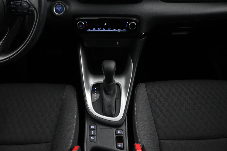 Toyota Yaris - 1.5 Hybrid Dynamic 27