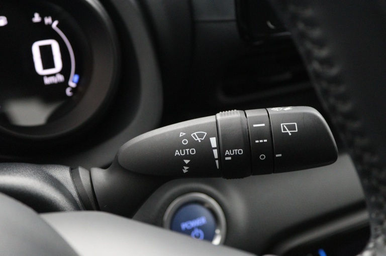 Toyota Yaris - 1.5 Hybrid Dynamic 31