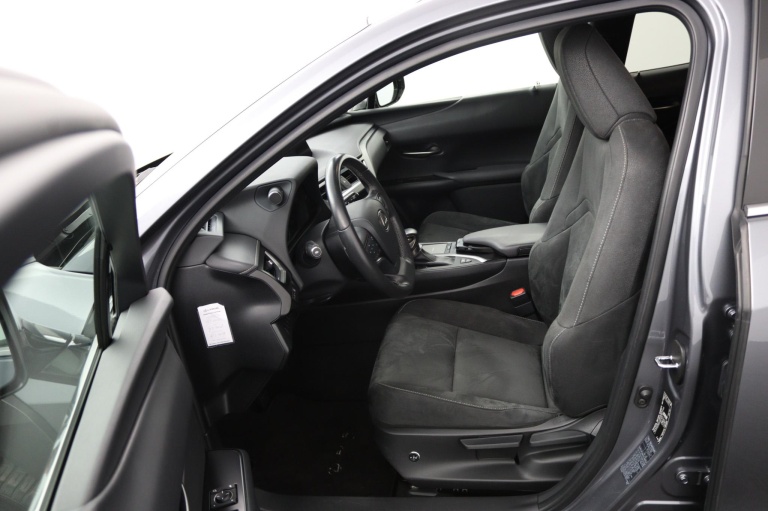 Lexus UX - 250h Preference Line 16
