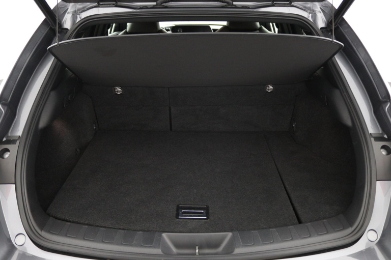 Lexus UX - 250h Preference Line 22