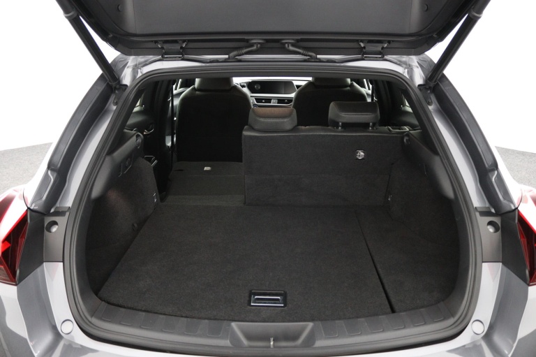 Lexus UX - 250h Preference Line 24