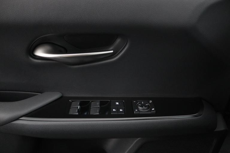 Lexus UX - 250h Preference Line 27