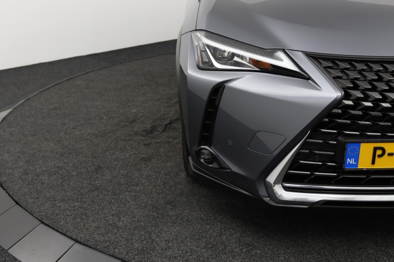 Lexus UX - 250h Preference Line 33