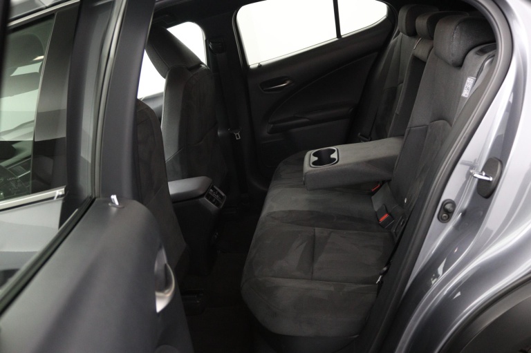 Lexus UX - 250h Preference Line 35