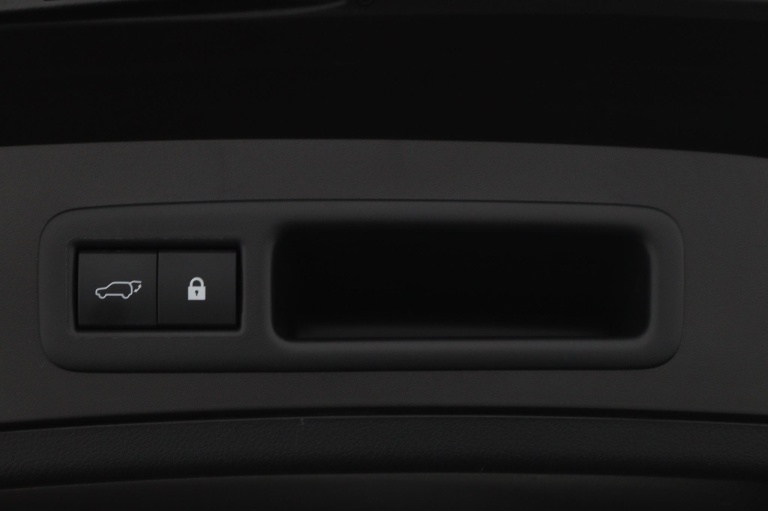 Lexus UX - 250h Preference Line 37