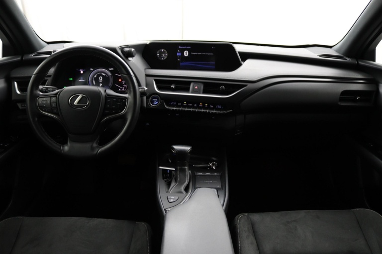 Lexus UX - 250h Preference Line 4