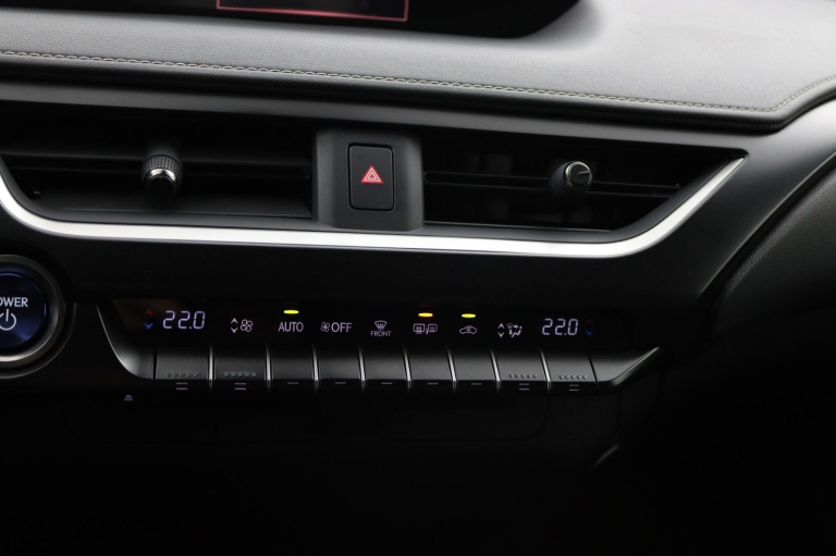 Lexus UX - 250h Preference Line 40