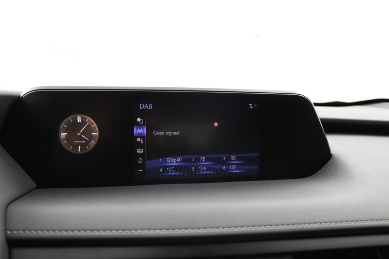 Lexus UX - 250h Preference Line 43