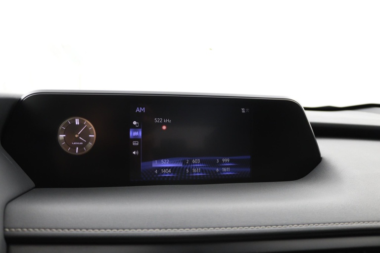 Lexus UX - 250h Preference Line 44