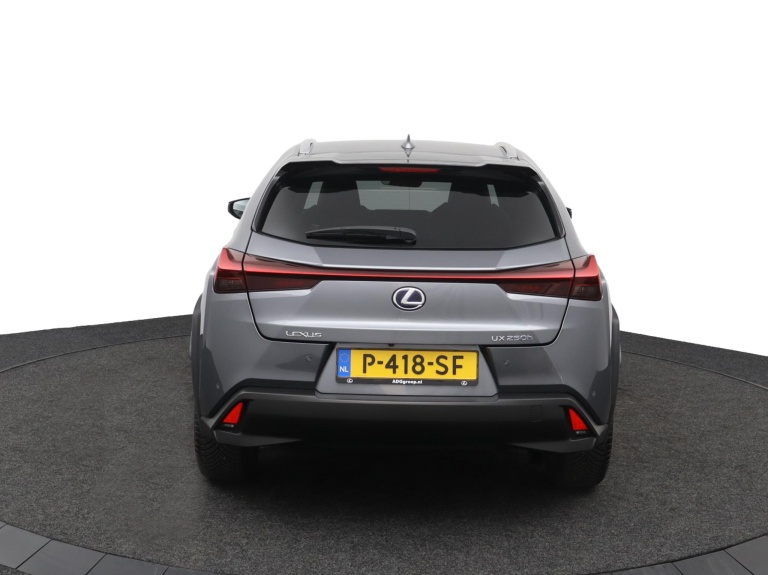 Lexus UX - 250h Preference Line 48