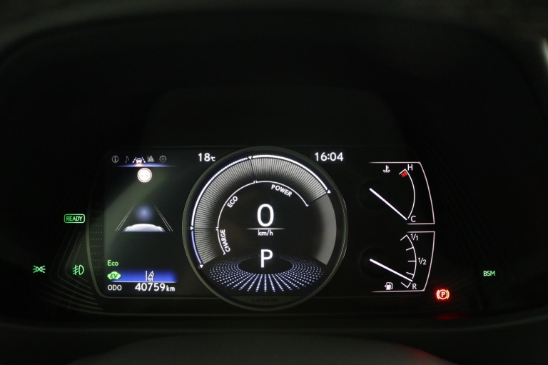 Lexus UX - 250h Preference Line 6
