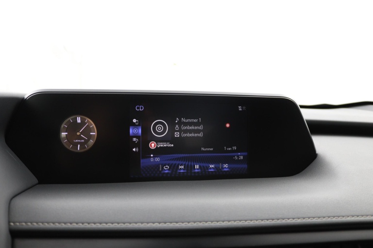 Lexus UX - 250h Preference Line 7