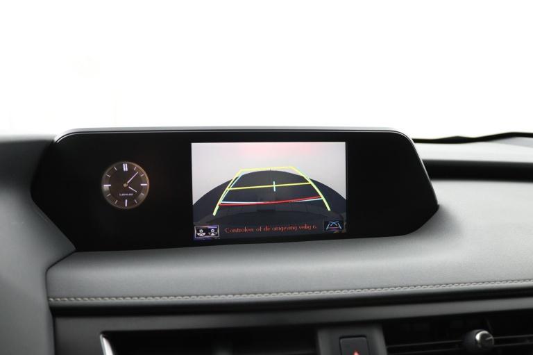 Lexus UX - 250h Preference Line 8