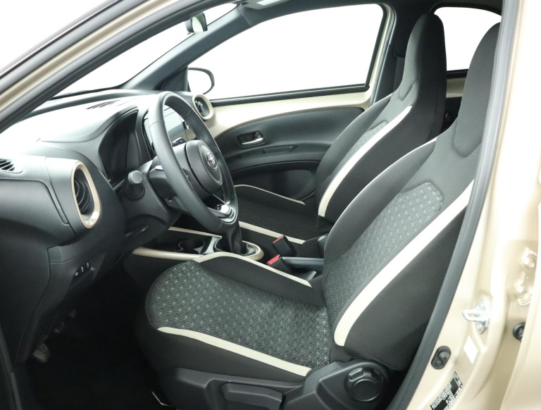 Toyota Aygo X - 1.0 VVT-i MT Pulse 17