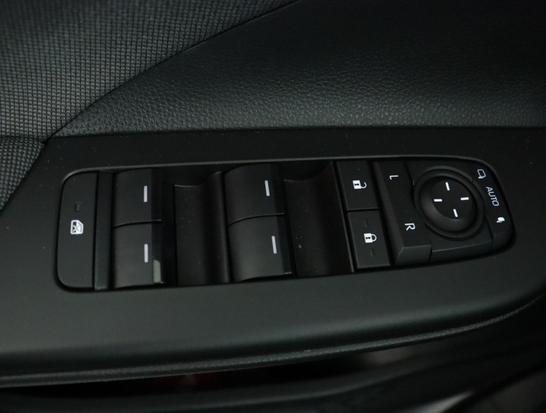 Toyota C-HR - 1.8 Hybrid 140 Dynamic 29