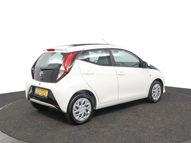 Toyota Aygo - 1.0 VVT-i x-play 2