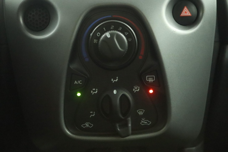Toyota Aygo - 1.0 VVT-i x-play 7