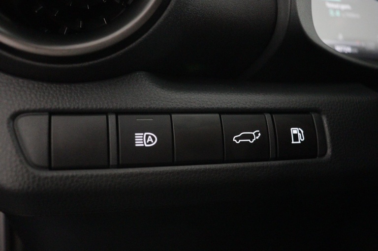 Toyota C-HR - 1.8 Hybrid 140 First Edition 29