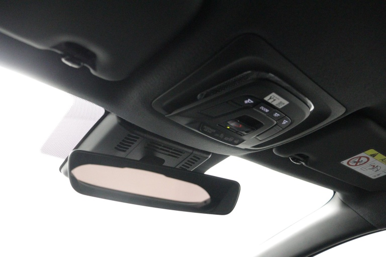 Toyota C-HR - 1.8 Hybrid 140 First Edition 32
