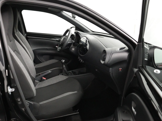 Toyota Aygo X - 1.0 VVT-i MT Play