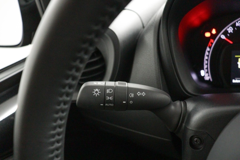 Toyota Aygo X - 1.0 VVT-i MT Play 29
