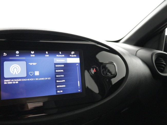 Toyota Aygo X - 1.0 VVT-i MT Play