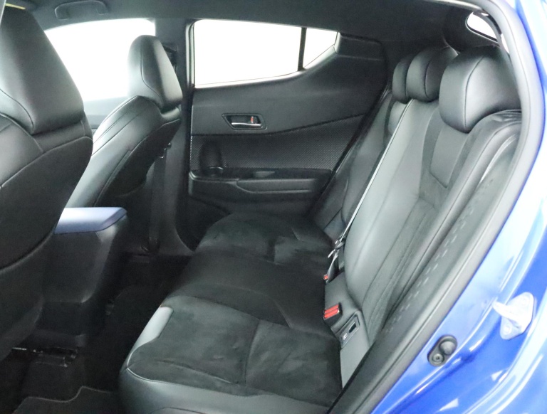 Toyota C-HR - 2.0 Hybrid Bi-Tone 18